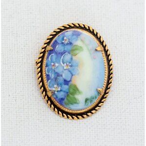 Vintage Picturesque Garden Oval Brooch - T11